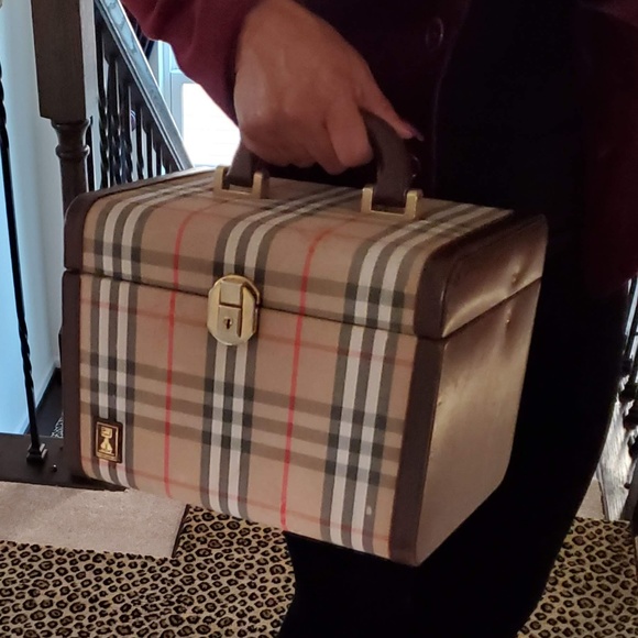Burberry Handbags - Authentic Vintage Burberry Train Case Vanity